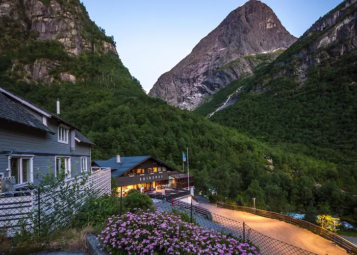 Han/Misafirhane Fjellstove Briksdalsbre